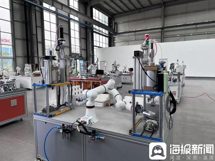 海报观察把机器人发布会搬进珞石车间！看山东如何描绘“智造强省”新图景(图2)