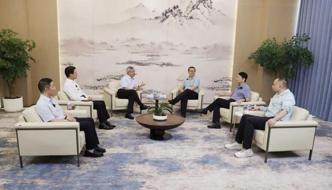 新浪财经《AI预见未来》栏目走进中控技术揭秘时间序列大模型如何变革流程工业