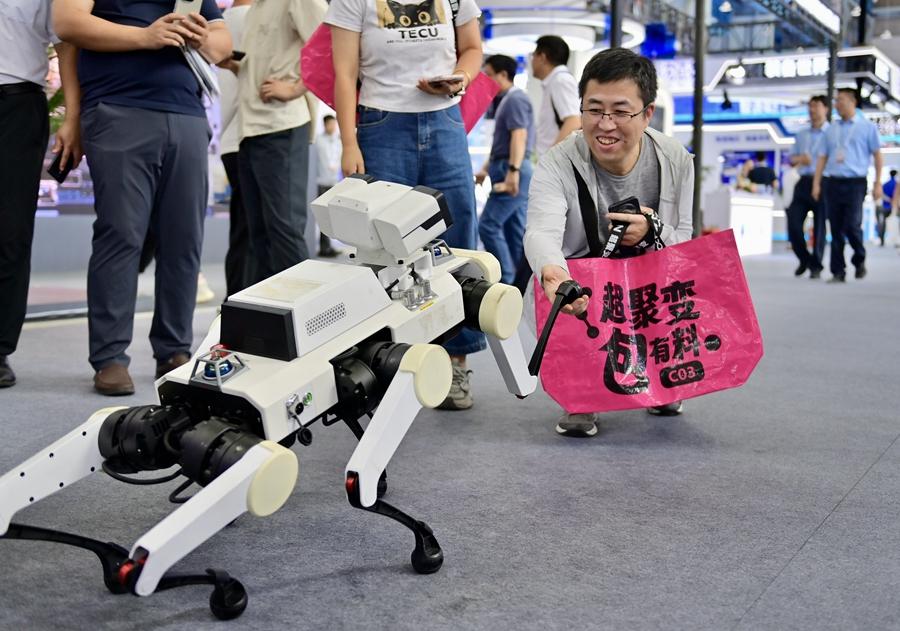 新华网财经观察丨从“秀场”到“工厂”机器人工业应用加速(图4)