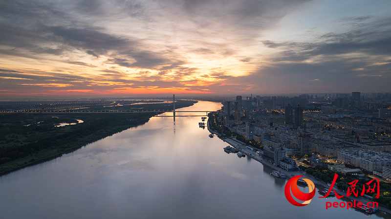 “重”装出发“轻”装上阵