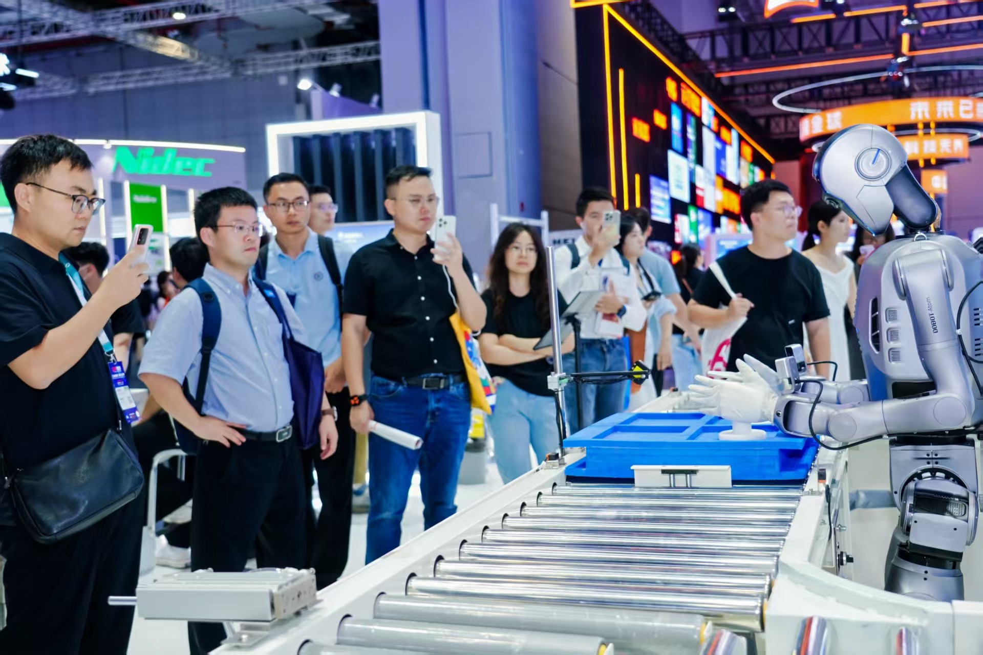 全球首个多形态具身智能机器人平台来了！越疆率先打开具身工业时代大门(图4)