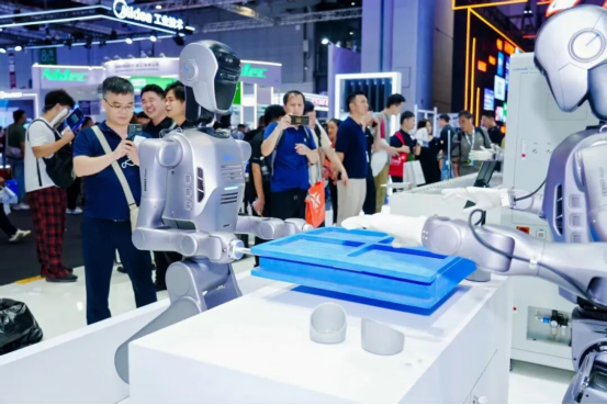 从机械臂到人形机器人越疆机器人具身工业率先登场(图3)
