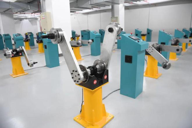 保有量全球第一！中国机器人正加速走进工厂(图2)