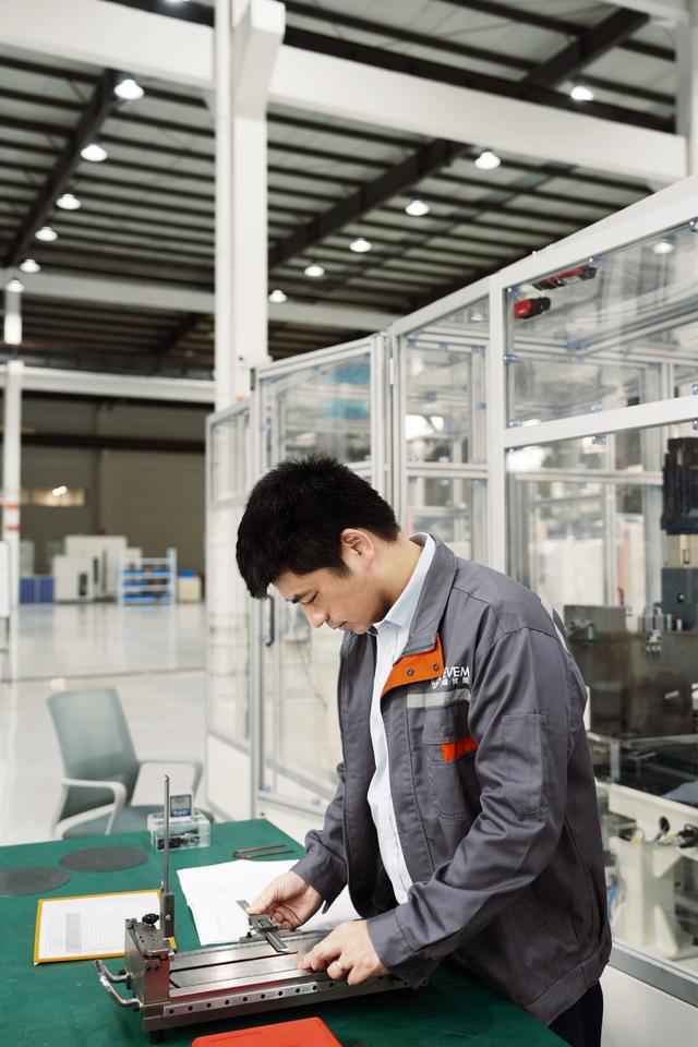 从100平方米车间突围他让中国扁线电机装备“驶向”德国(图2)