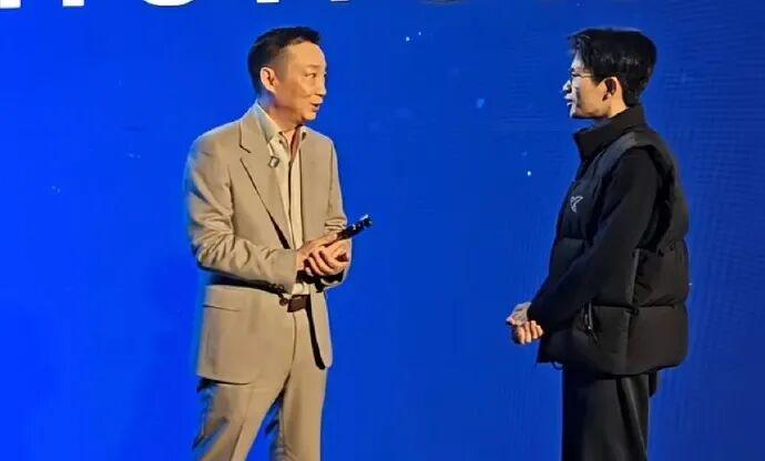 比亚迪硬抗导弹！车身完好没起火乘客仅轻伤；马云与阿里、蚂蚁核心管理层齐聚谈AI；OpenAI与美军方合作惹众怒：ChatGPT卸载量爆增295%(图5)